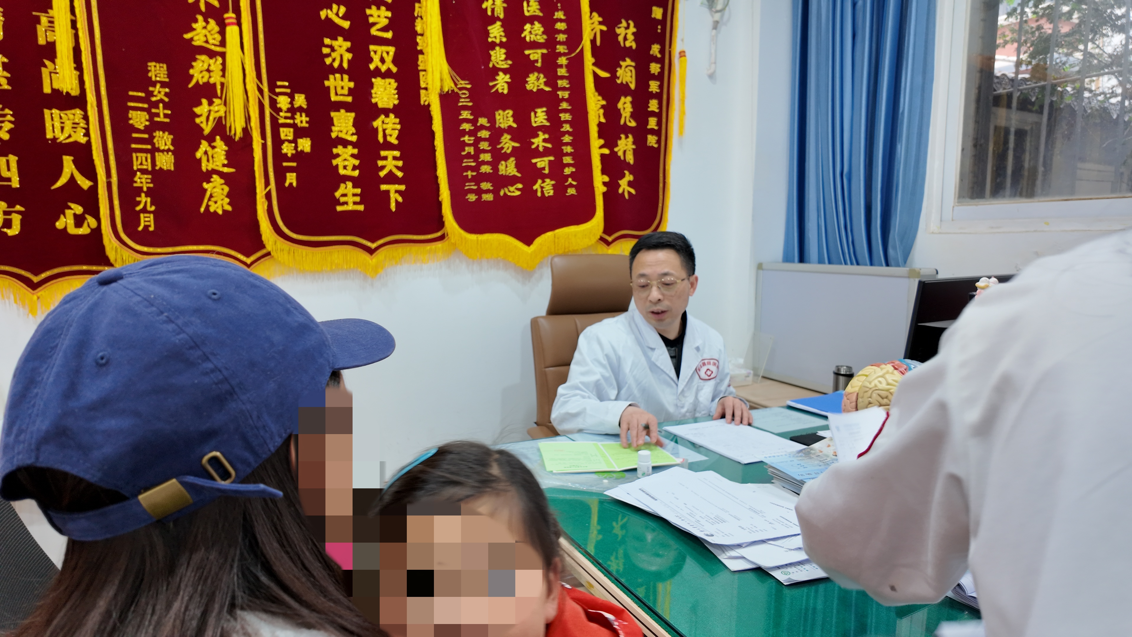 李恩主任依托成都军盛医院2026癫痫诊疗体系6.0守护少儿成长之路 李恩主任依托成都军盛医院2026癫痫诊疗体系6.0守护少儿成长之路