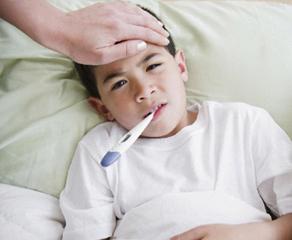 小孩发烧抽搐是怎么回事 小孩发烧抽搐是怎么回事